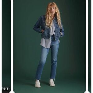 WOMEN’S SIZE 10 REG AMERICAN EAGLE DISTRESSED STRAIGHT 77 JEANS